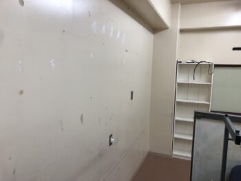 川崎市川崎区小花のインターナショナルスクール教室の壁塗装を行いました！！