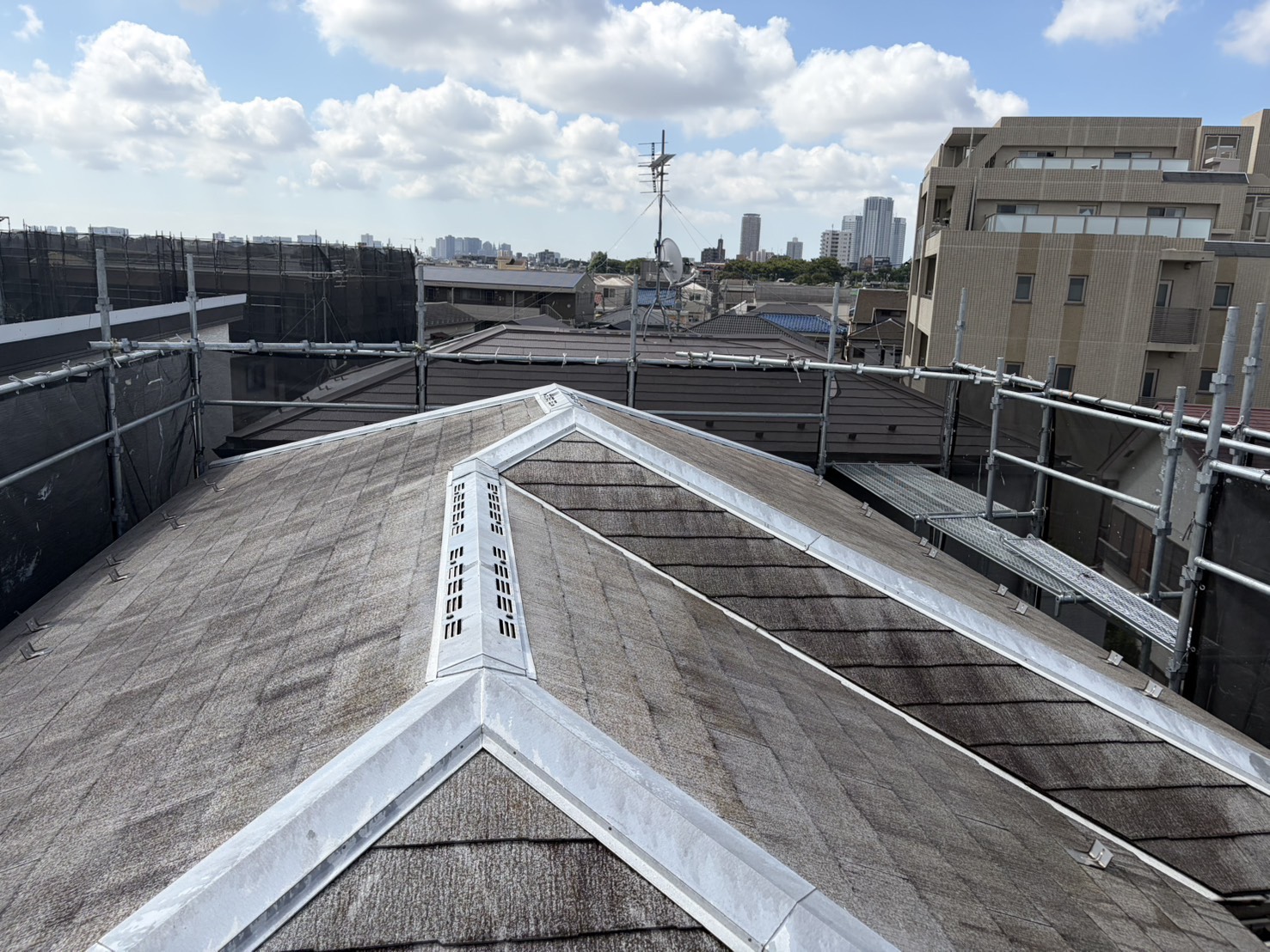 川崎市中原区にて、屋根と外壁の塗装工事を行いました！
